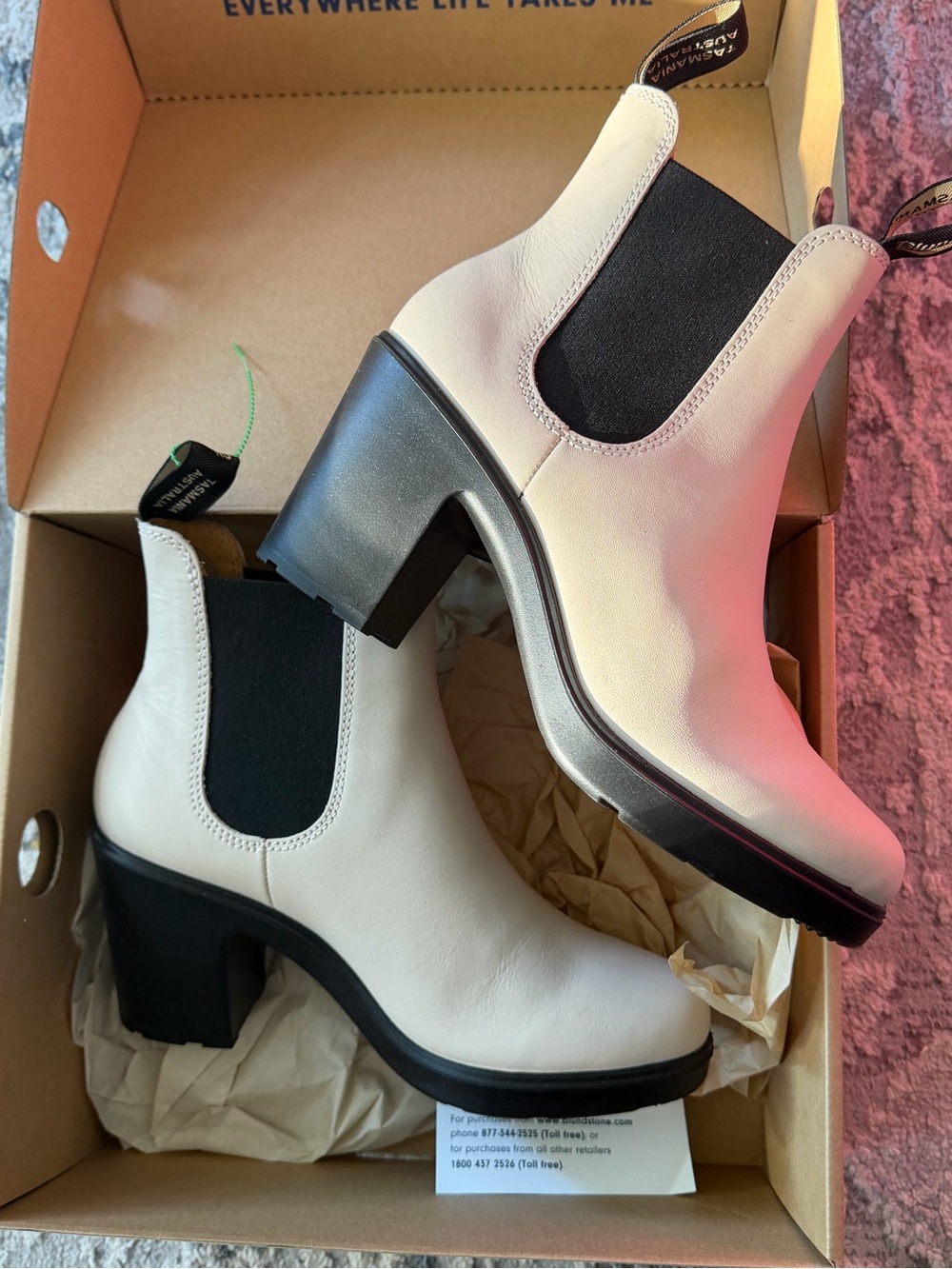 Blundstone Pearl White and Black Elastic Sided Heel Boots